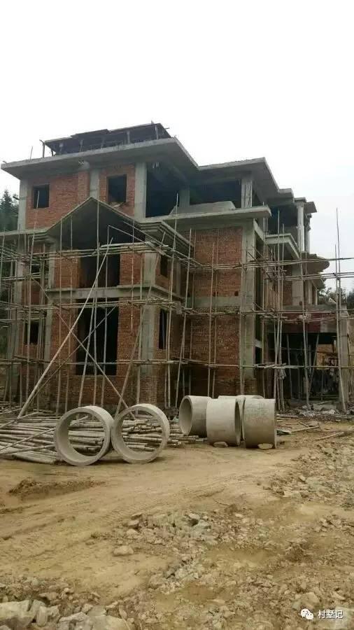 實(shí)拍江蘇網(wǎng)友自建農(nóng)村豪華別墅，雄偉大氣不輸城堡你見過嗎