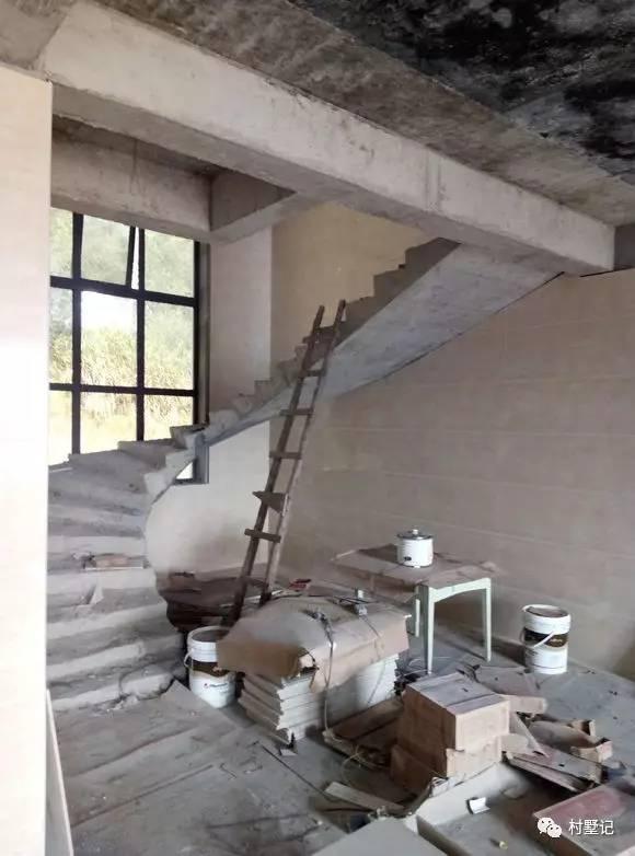 實(shí)拍江蘇網(wǎng)友自建農(nóng)村豪華別墅，雄偉大氣不輸城堡你見過嗎