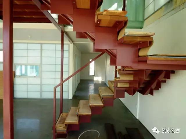 建別墅，能用集裝箱？挑空客廳都行，看看人家就知道