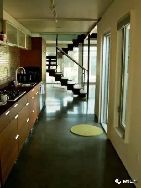 建別墅，能用集裝箱？挑空客廳都行，看看人家就知道