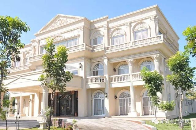 大叔60多歲創(chuàng)業(yè)賣自建房欄桿，3年賺了一棟別墅！