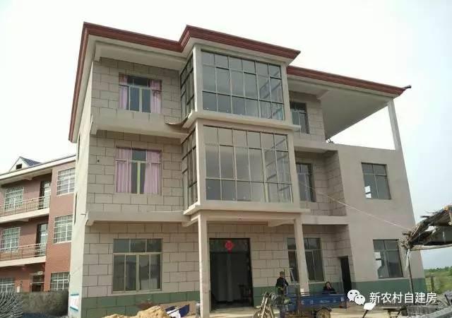 大叔60多歲創(chuàng)業(yè)賣自建房欄桿，3年賺了一棟別墅！