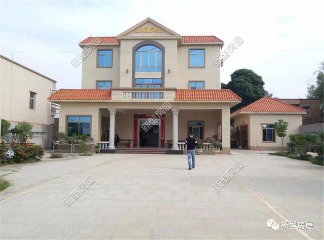 農(nóng)村自建別墅圖，450平面積造價40萬，簡歐式風(fēng)格的小洋樓