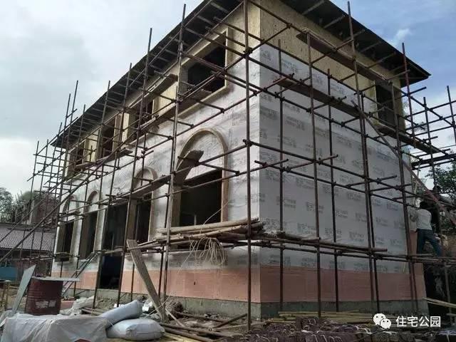 輕鋼別墅到底有什么好, 讓這個(gè)村的老百姓都搶著建? 施工隊(duì)訂單都排到了明年!