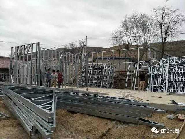 輕鋼別墅到底有什么好, 讓這個(gè)村的老百姓都搶著建? 施工隊(duì)訂單都排到了明年!