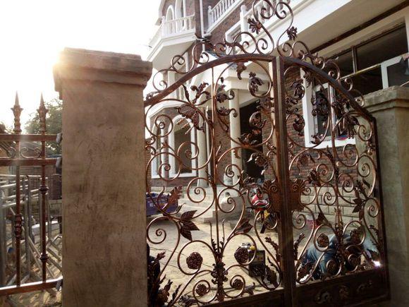 因為窮相親被嫌棄，5年后逆襲回鄉(xiāng)建豪宅