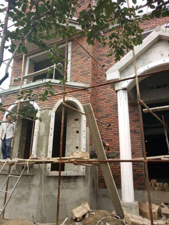 因為窮相親被嫌棄，5年后逆襲回鄉(xiāng)建豪宅