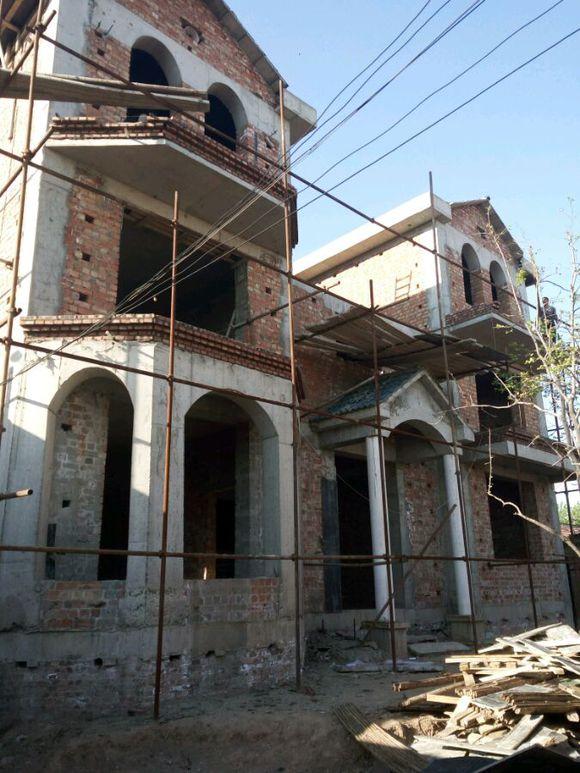 因為窮相親被嫌棄，5年后逆襲回鄉(xiāng)建豪宅