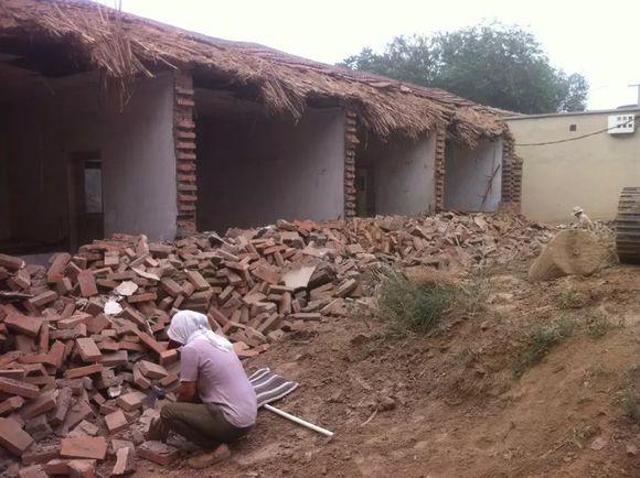 因為窮相親被嫌棄，5年后逆襲回鄉(xiāng)建豪宅