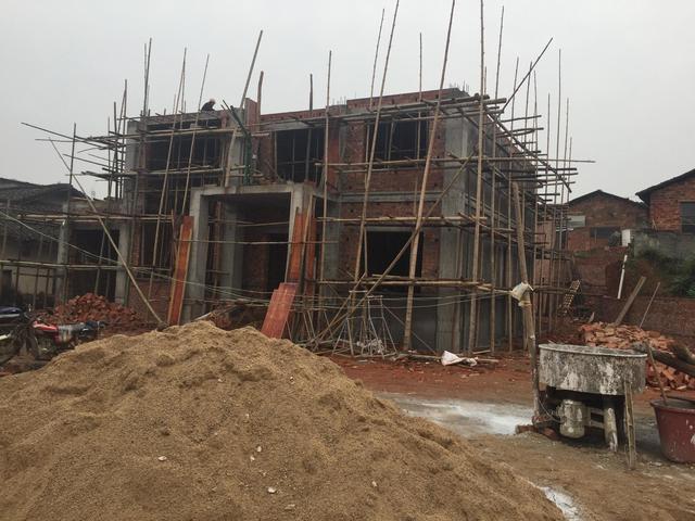 湖南伢子40萬為父母建別墅，孝心感動(dòng)鄰里，爭相稱贊