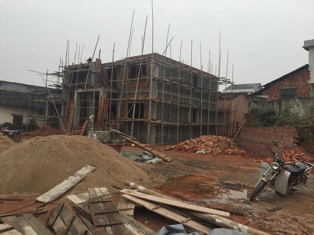 湖南伢子40萬為父母建別墅，孝心感動(dòng)鄰里，爭相稱贊