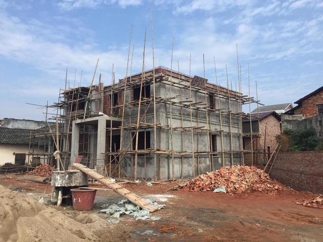 湖南伢子40萬為父母建別墅，孝心感動(dòng)鄰里，爭相稱贊