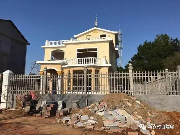 牛人自述：25萬建別墅，引10萬網(wǎng)友圍觀，爭相稱贊