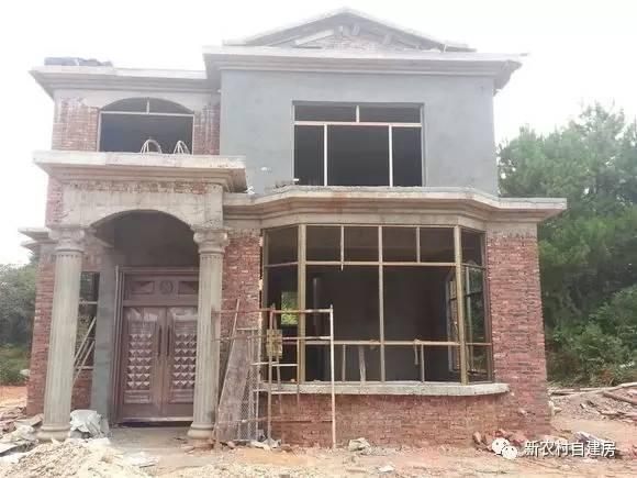 牛人自述：25萬建別墅，引10萬網(wǎng)友圍觀，爭相稱贊