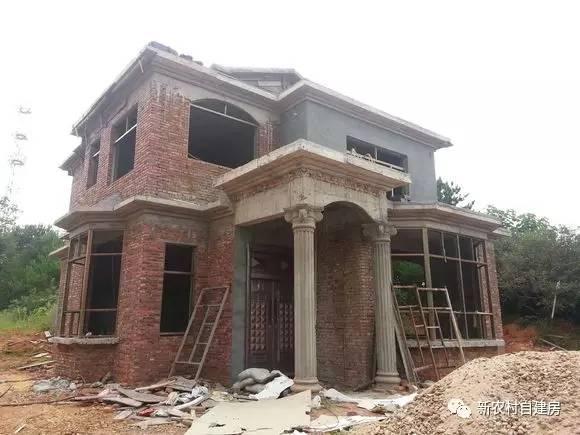 牛人自述：25萬建別墅，引10萬網(wǎng)友圍觀，爭相稱贊