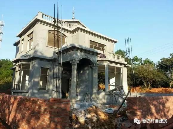 牛人自述：25萬建別墅，引10萬網(wǎng)友圍觀，爭相稱贊