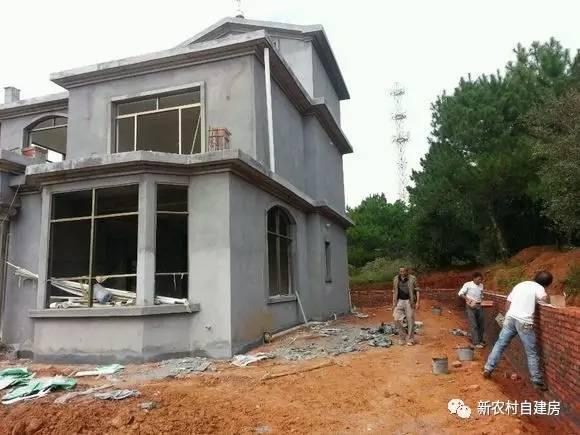 牛人自述：25萬建別墅，引10萬網(wǎng)友圍觀，爭相稱贊