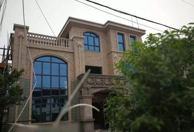 兄弟一起建別墅，35萬一人一棟，這下公平了