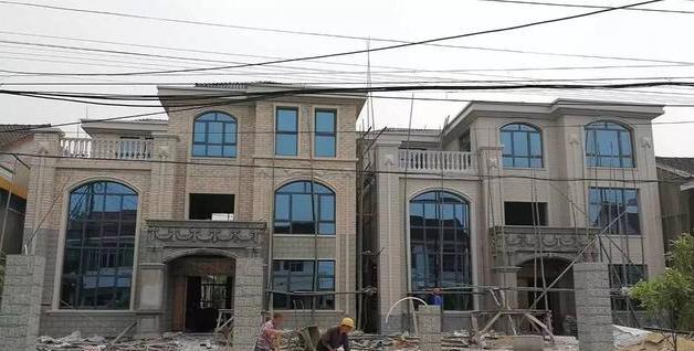 兄弟一起建別墅，35萬一人一棟，這下公平了