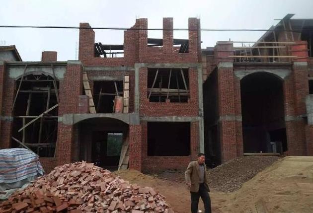 兄弟一起建別墅，35萬一人一棟，這下公平了