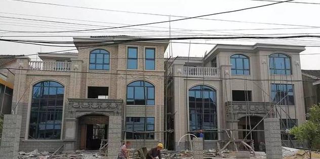 兄弟一起建別墅，35萬一人一棟，這下公平了