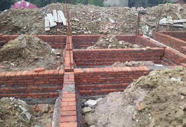 兄弟一起建別墅，35萬一人一棟，這下公平了