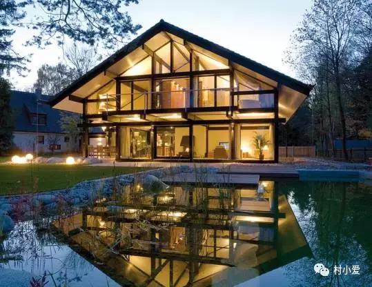 父親節(jié)剛過(guò)，她便回到北京郊區(qū)為父親蓋了一棟新型的裝配式房屋