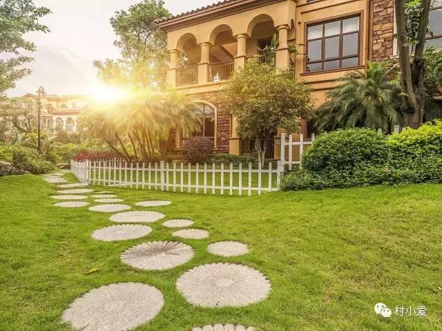 父親節(jié)剛過(guò)，她便回到北京郊區(qū)為父親蓋了一棟新型的裝配式房屋