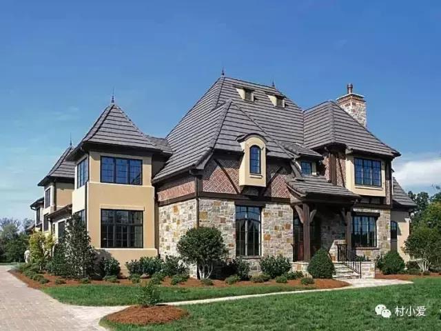 父親節(jié)剛過(guò)，她便回到北京郊區(qū)為父親蓋了一棟新型的裝配式房屋