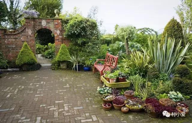 父親節(jié)剛過(guò)，她便回到北京郊區(qū)為父親蓋了一棟新型的裝配式房屋