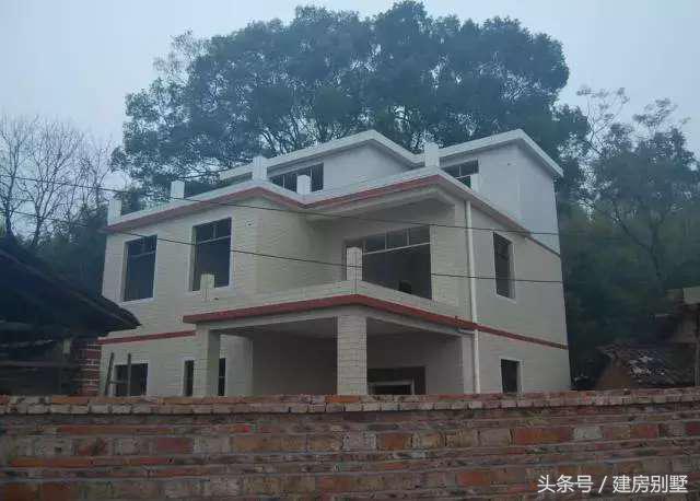 偏僻山村父母承包全村50%土地耕種，自建三層樓房為兒娶妻