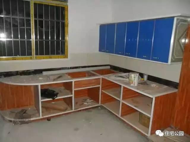 重慶蓋房直播，房主充當(dāng)小工親自上陣，建成36萬(wàn)引全村圍觀！