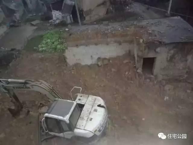 重慶蓋房直播，房主充當(dāng)小工親自上陣，建成36萬(wàn)引全村圍觀！