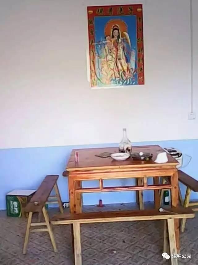 重慶蓋房直播，房主充當(dāng)小工親自上陣，建成36萬(wàn)引全村圍觀！