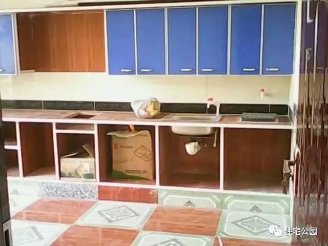 重慶蓋房直播，房主充當(dāng)小工親自上陣，建成36萬(wàn)引全村圍觀！