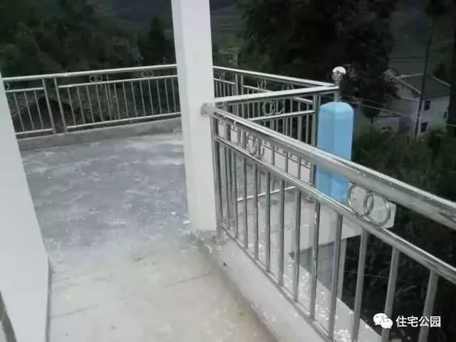 重慶蓋房直播，房主充當(dāng)小工親自上陣，建成36萬(wàn)引全村圍觀！