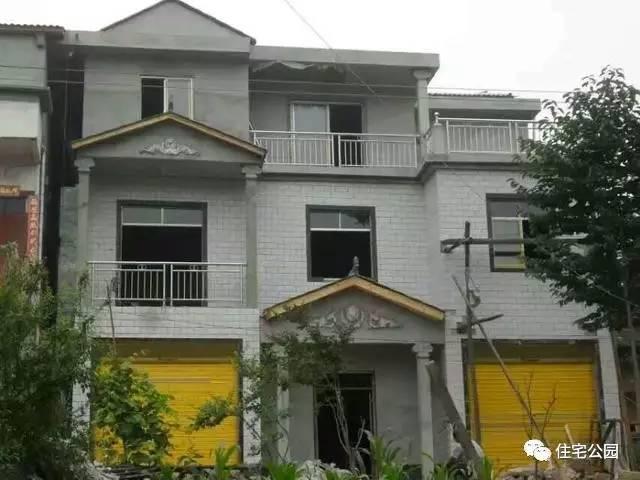 重慶蓋房直播，房主充當(dāng)小工親自上陣，建成36萬(wàn)引全村圍觀！