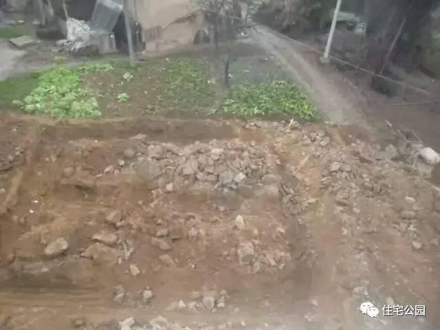 重慶蓋房直播，房主充當(dāng)小工親自上陣，建成36萬(wàn)引全村圍觀！