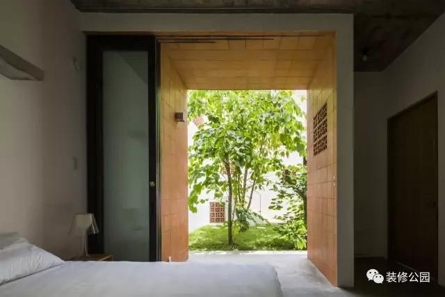 自建房屋做民宿，花磚庭院連廊不可少，狹長地塊也不怕