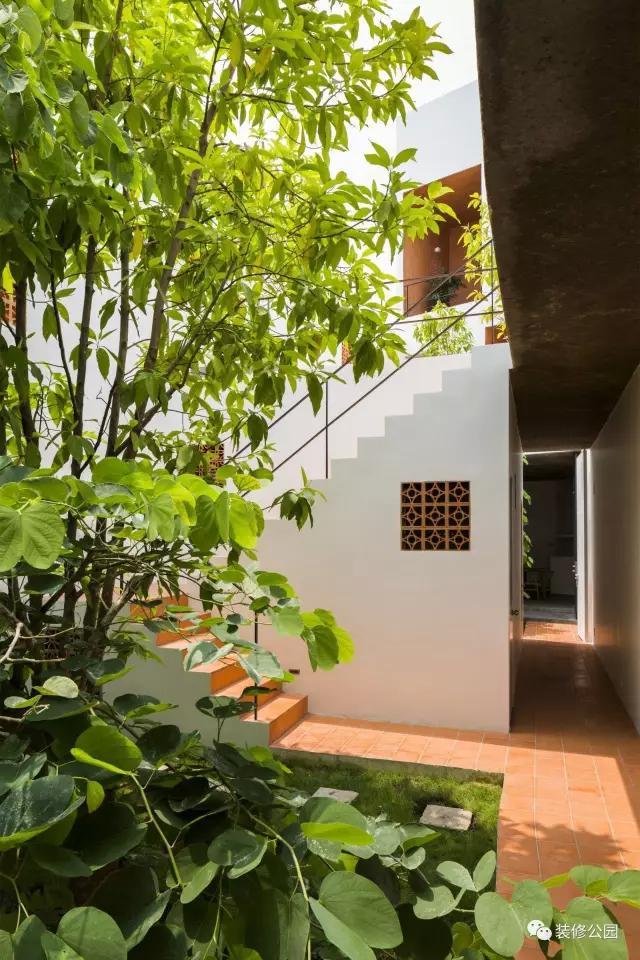 自建房屋做民宿，花磚庭院連廊不可少，狹長地塊也不怕