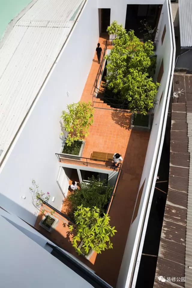 自建房屋做民宿，花磚庭院連廊不可少，狹長地塊也不怕