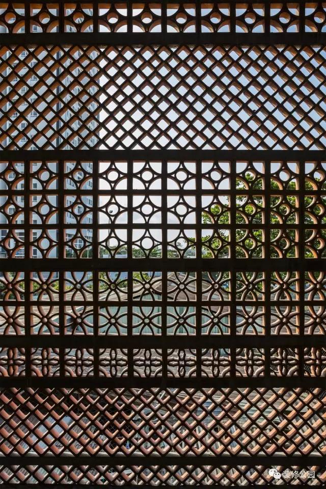 自建房屋做民宿，花磚庭院連廊不可少，狹長地塊也不怕