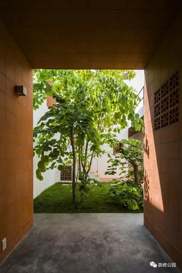 自建房屋做民宿，花磚庭院連廊不可少，狹長地塊也不怕