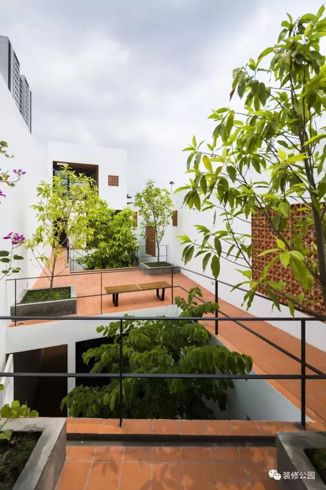 自建房屋做民宿，花磚庭院連廊不可少，狹長地塊也不怕