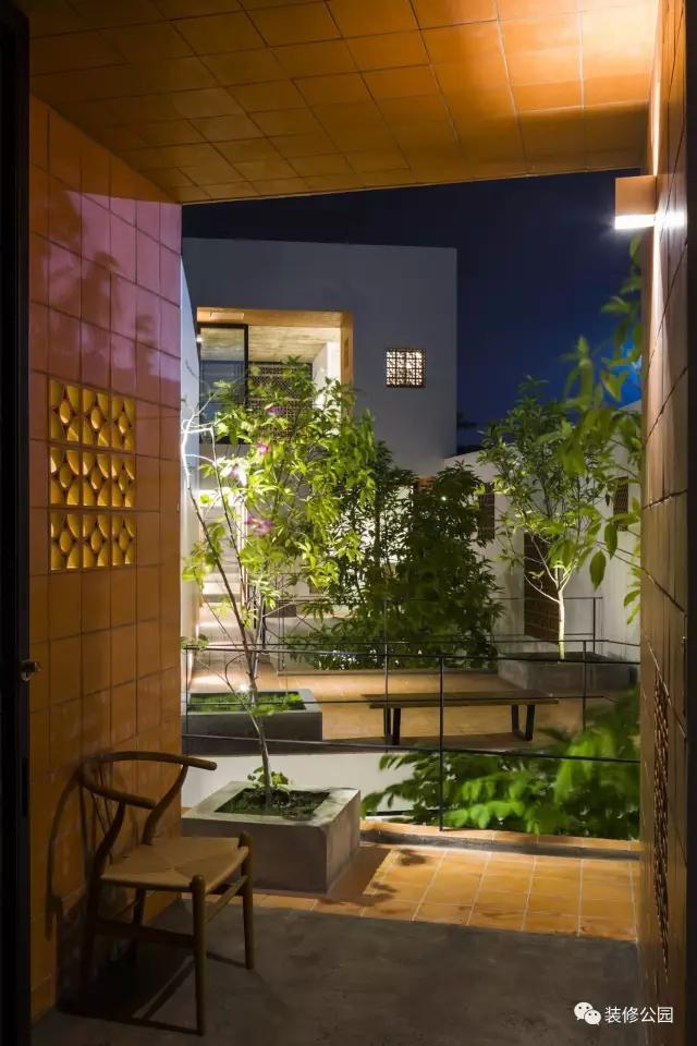 自建房屋做民宿，花磚庭院連廊不可少，狹長地塊也不怕