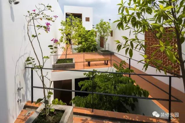 自建房屋做民宿，花磚庭院連廊不可少，狹長地塊也不怕