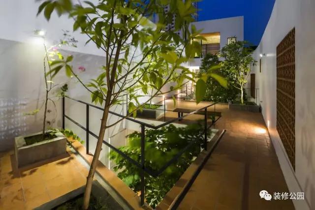 自建房屋做民宿，花磚庭院連廊不可少，狹長地塊也不怕