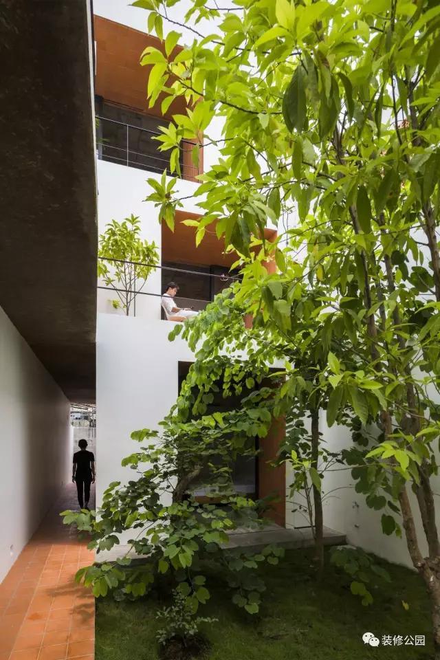 自建房屋做民宿，花磚庭院連廊不可少，狹長地塊也不怕