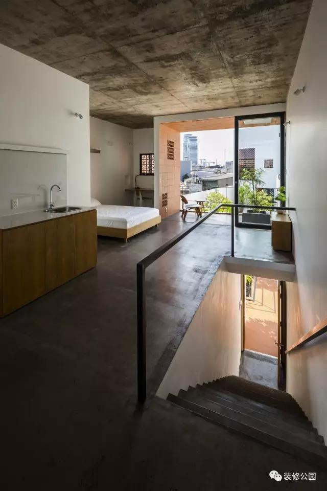 自建房屋做民宿，花磚庭院連廊不可少，狹長地塊也不怕