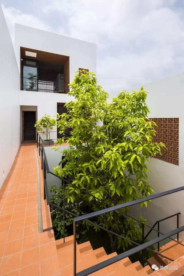 自建房屋做民宿，花磚庭院連廊不可少，狹長地塊也不怕